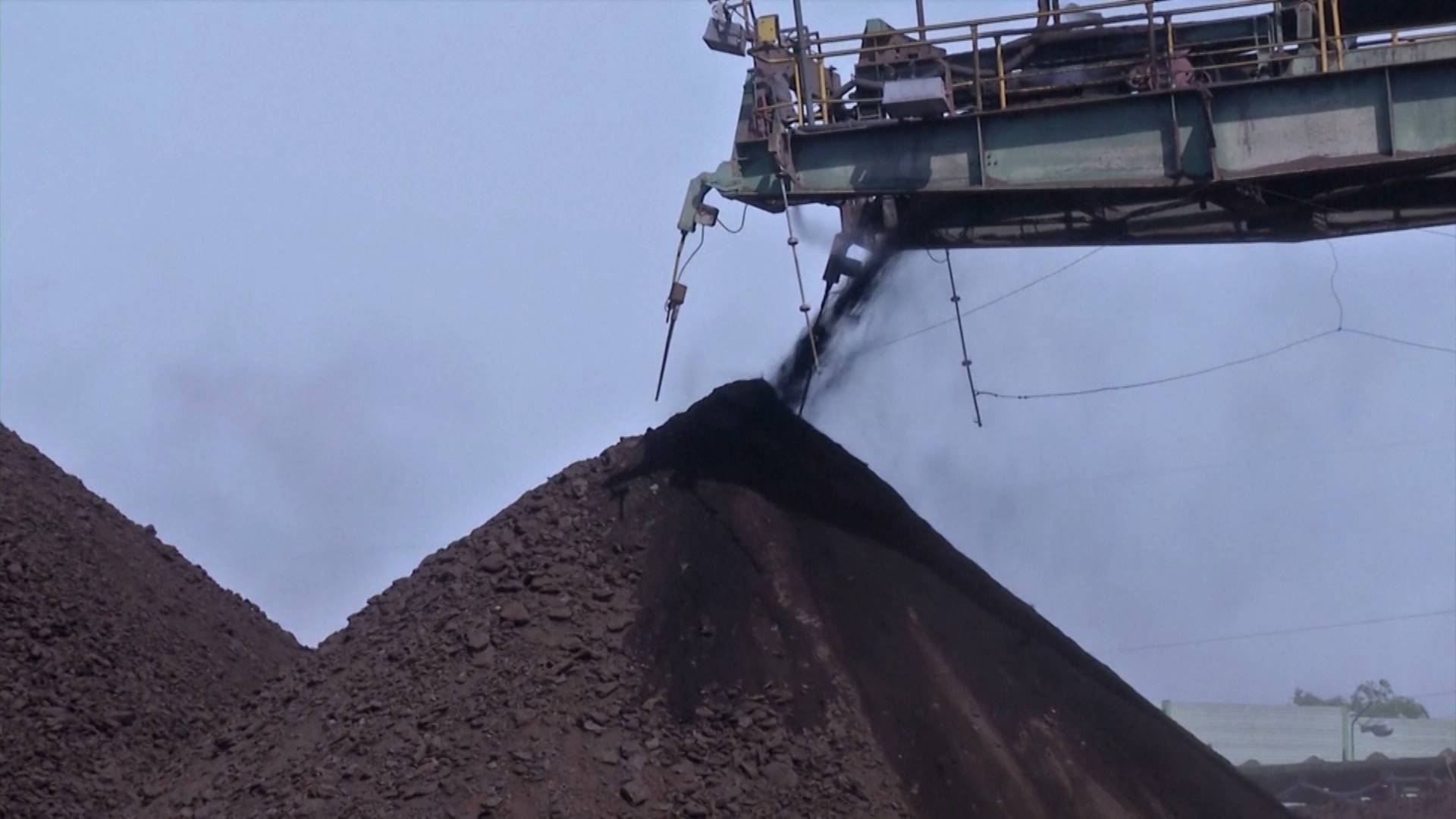 Coal Company Lawyers Ask Supreme Court to Bar EPA from Regulating Carbon Emissions