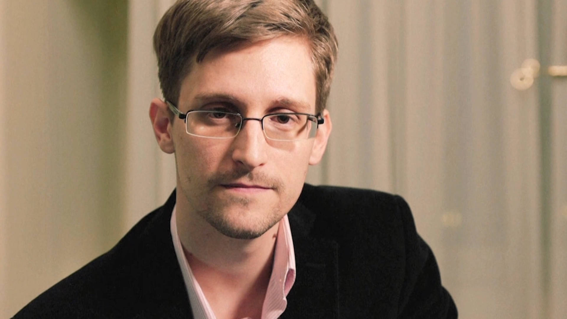 Russia Grants Citizenship to NSA Whistleblower Edward Snowden