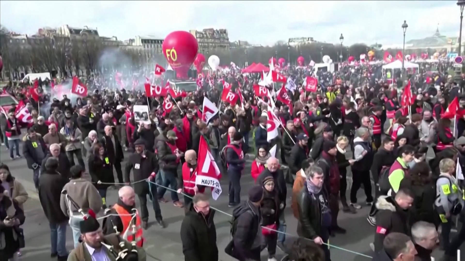 French Protests Continue, Hundreds Arrested, as Macron Faces No-Confidence Vote over Pension Law