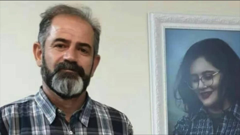 Las autoridades iraníes arrestan al padre de Mahsa Amini en el primer  aniversario de su muerte | Democracy Now!