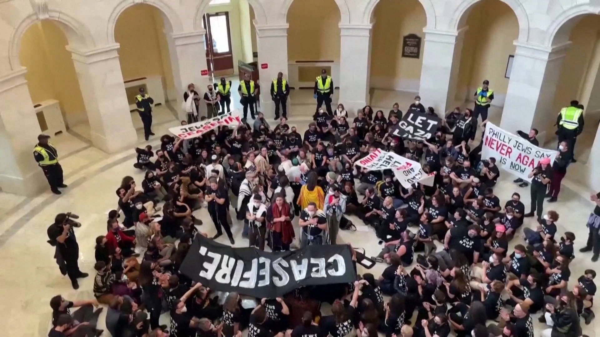 Hundreds of People Arrested at US Capitol During Jewish-Led Protest Against Gaza Attacks