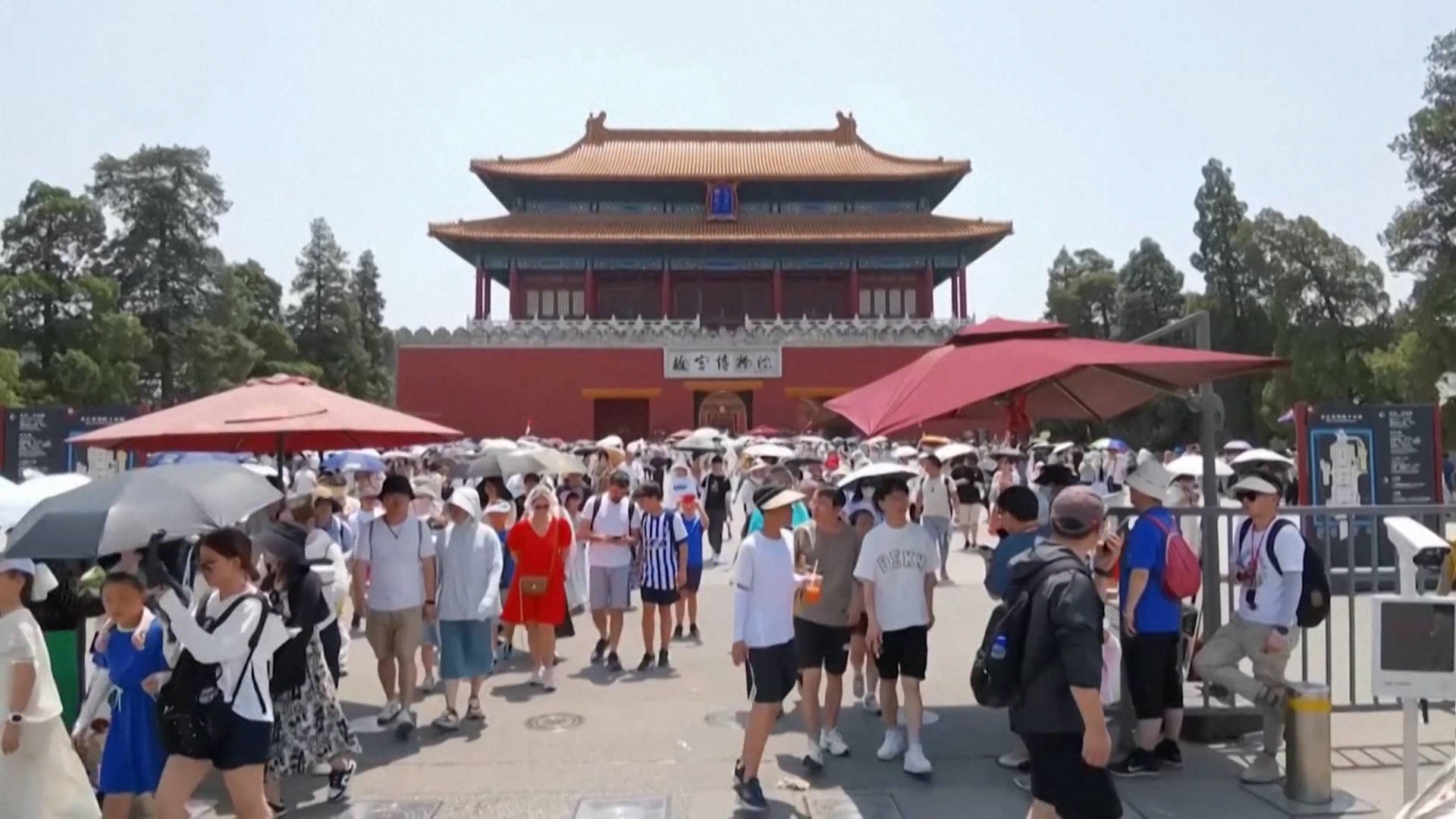 Beijings Record Breaking Heatwave Residents Urged To Stay Indoors As Temperatures In China 5595