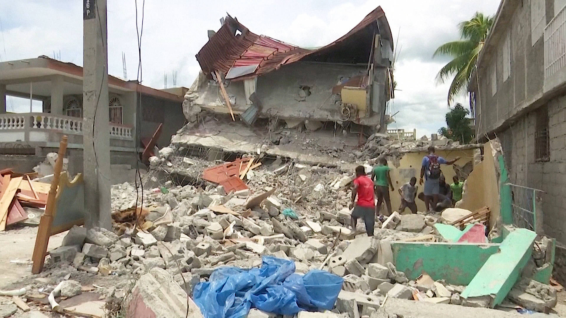 Damaged Hospitals in Haiti Struggle to Help Earthquake Survivors as ...