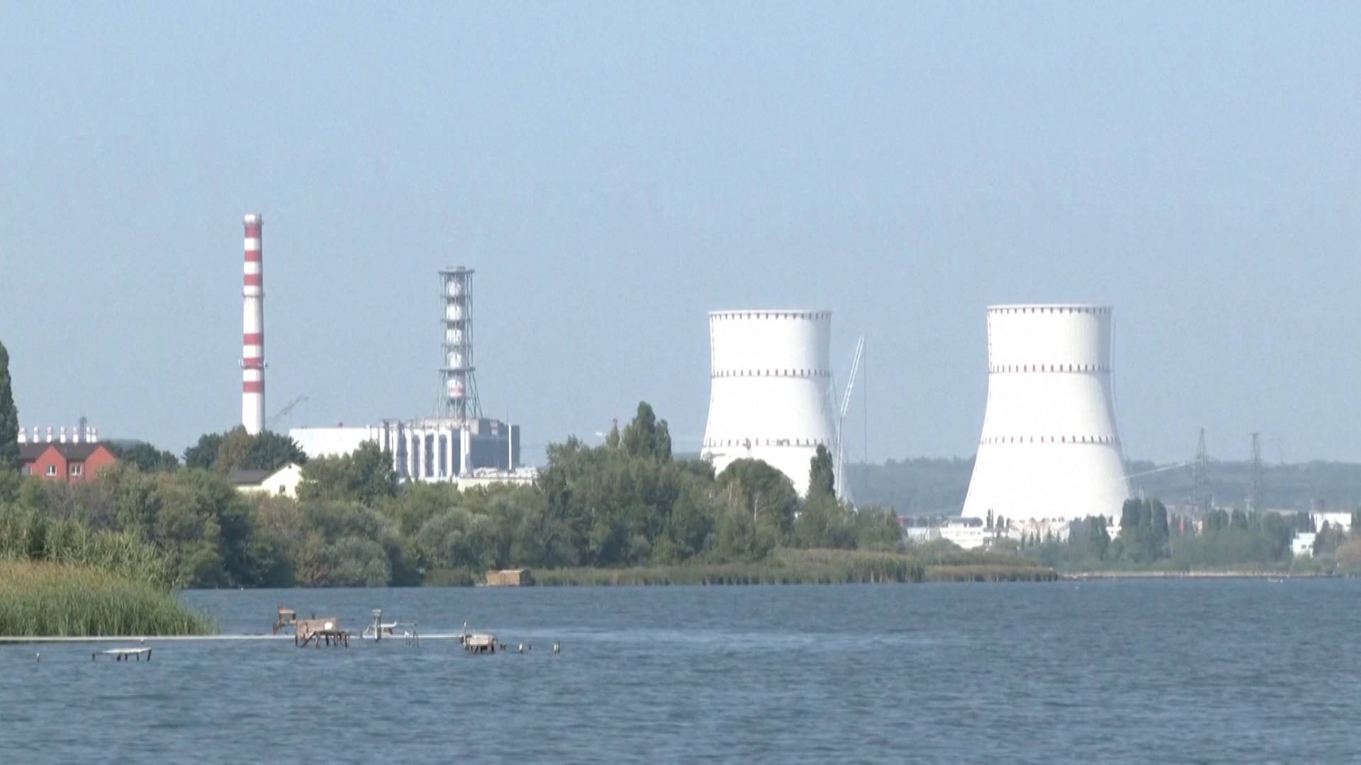 Warnings of Nuclear Catastrophe as Power Plants in Russia and Ukraine at Risk Amid Escalating War